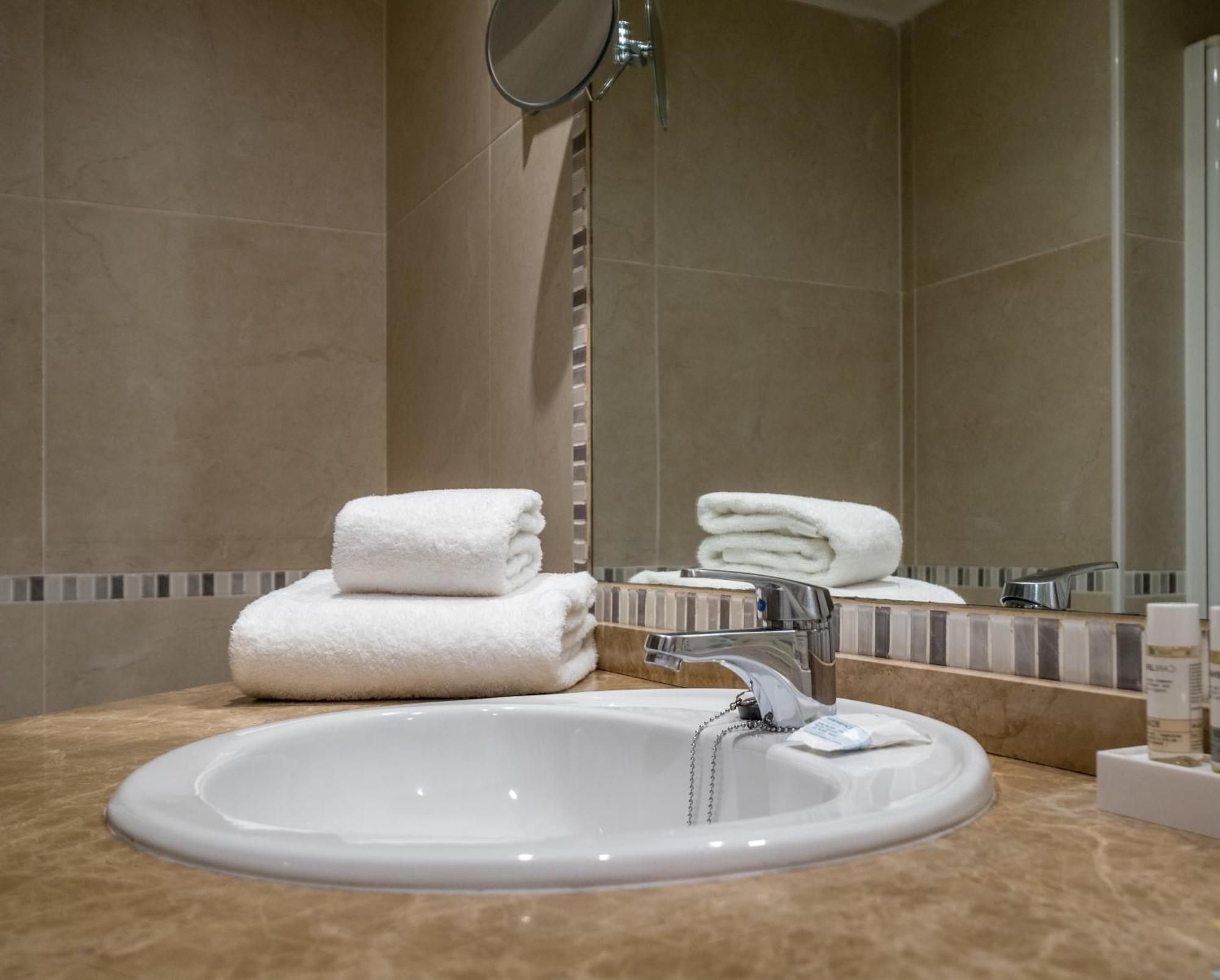 Double or Twin Room with Sea View,1431827413:JPEG