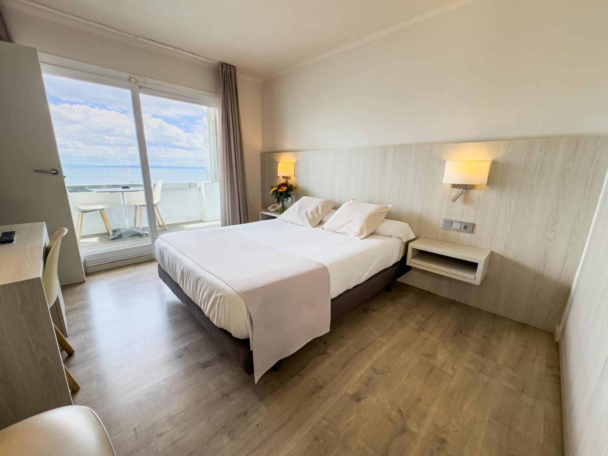 Deluxe Double or Twin Room with Sea View,1658747069:JPEG