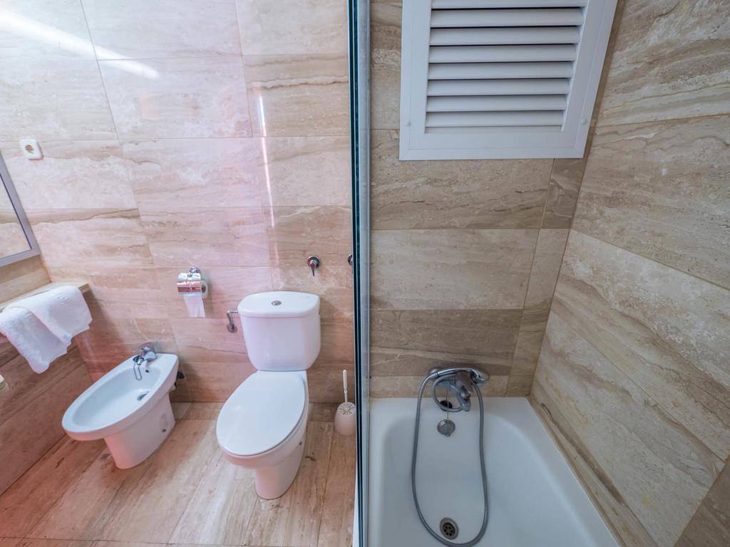 Standard Double Room,257040669:JPEG