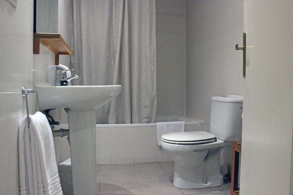 Single Room,363822856:JPEG