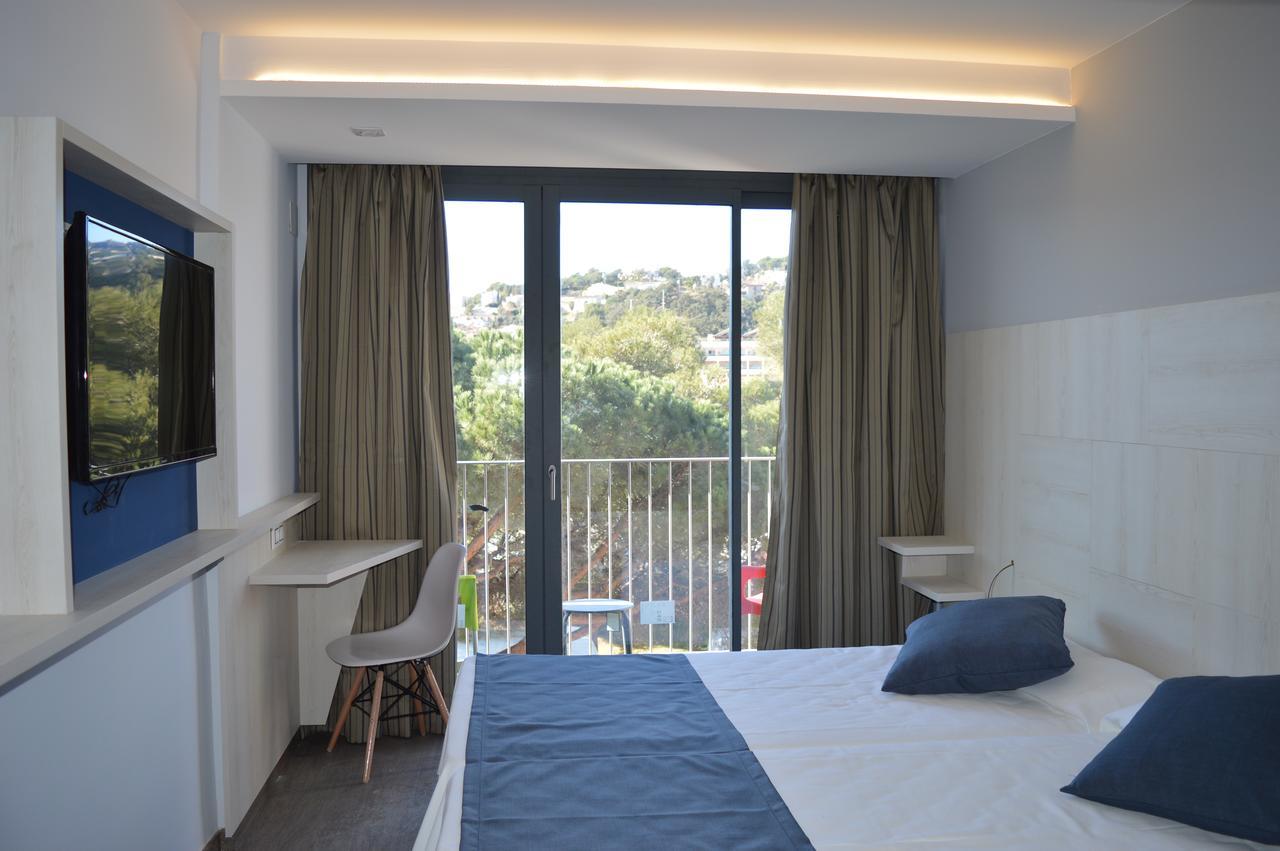 Doppel-/Zweibettzimmer mit Balkon