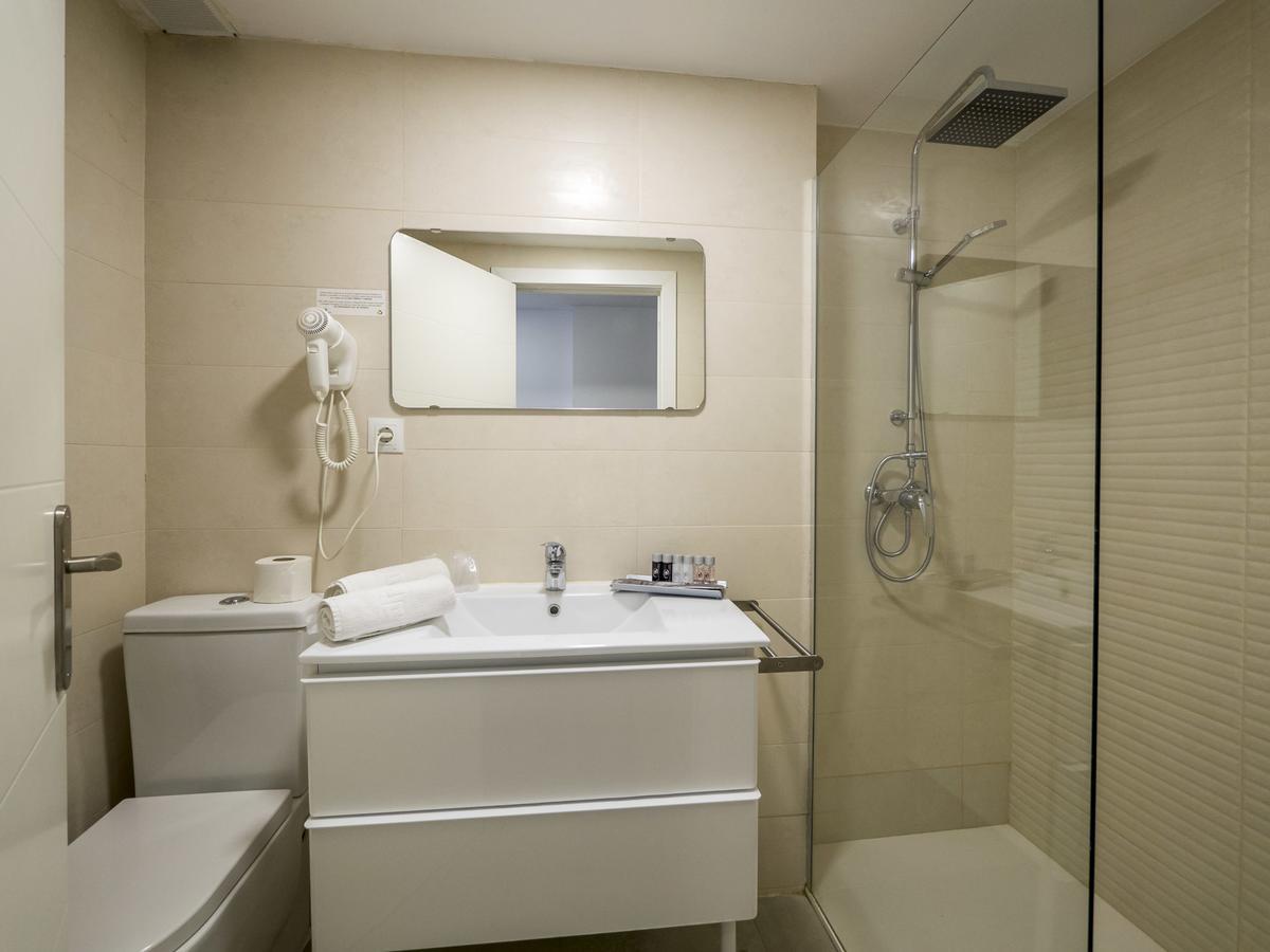 Double Room (1 Adult)