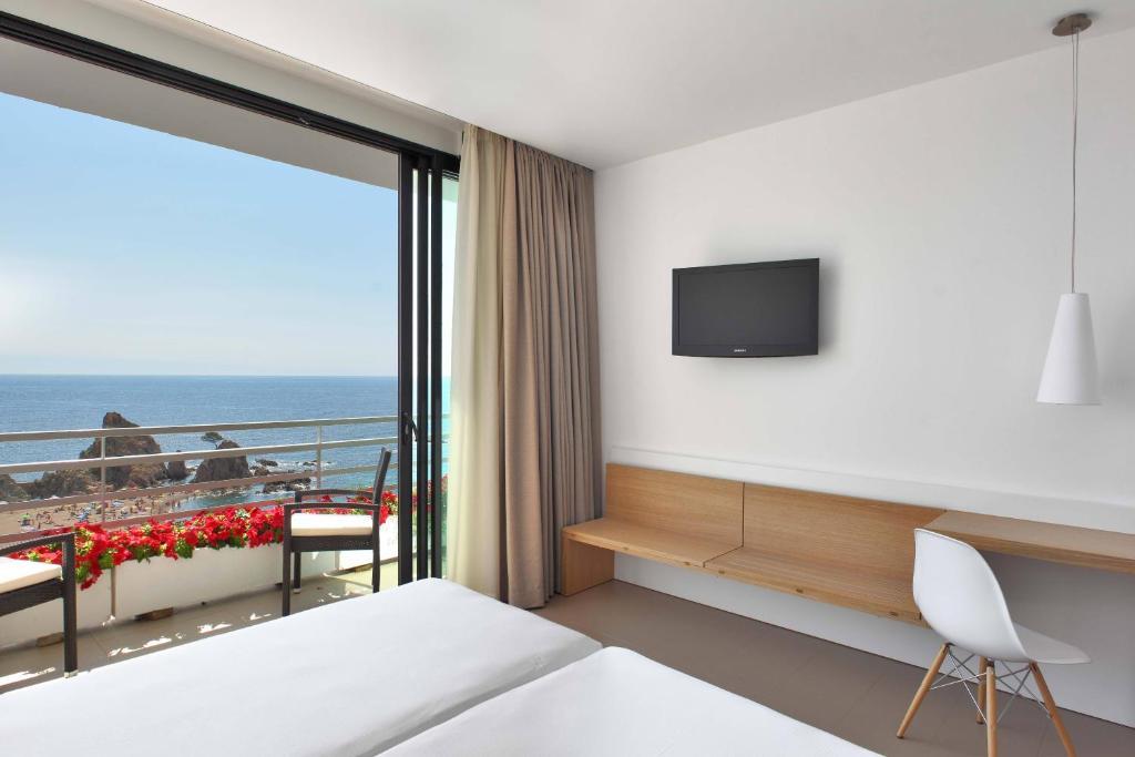 Double or Twin Room with Sea View