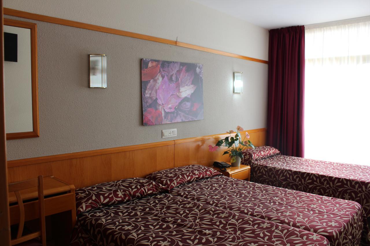 Triple Room (2 Adults + 1 Child) - 3 beds,1207909120:JPEG