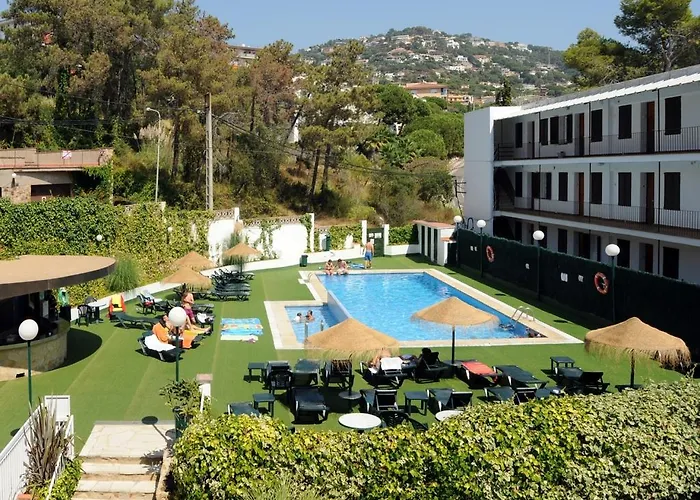 Lloret de Mar hotels near Castle D'en Plaja